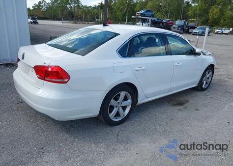 2012 Volkswagen Passat 2.5L Se z USA, uszkodzony, nr VIN 1VWBH7A33CC067498